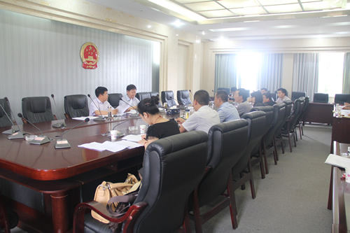 政府領(lǐng)導、企業(yè)代表參加了崇禮新城投資合作協(xié)議討論會(huì )(圖1)