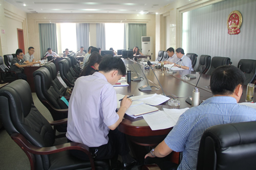 政府領(lǐng)導、企業(yè)代表參加了崇禮新城投資合作協(xié)議討論會(huì )(圖2)